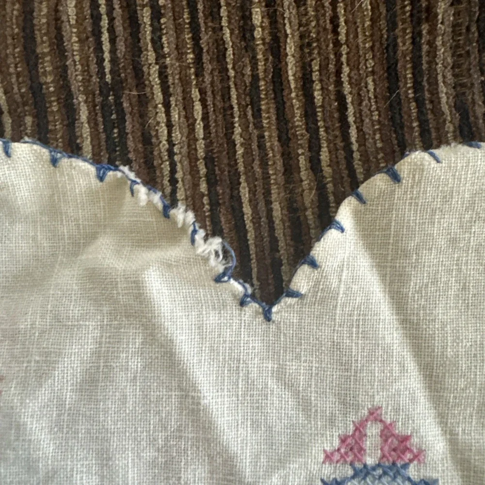 Handmade Cross-Stitch Linen Chair Back & Armrest Cover Set Vtg Scalloped Doilies